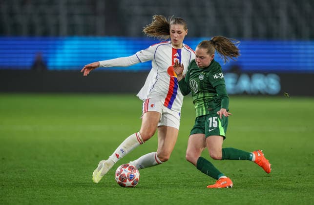 GER, Wolfsburg, VfL Wolfsburg vs Olympique Lyon, WomenÂs Champions League, Football, UEFA, Season 2025 2026, AOK Arena, Quarter-final, First leg in picture from l Jule Brand Olympique Lyon Women 29 , Janou Levels VfL Wolfsburg Women 15 , Duel DFB DFL REGULATIONS PROHIBIT ANY USE OF PHOTOGRAPHS AS IMAGE SEQUENCES AND OR QUASI VIDEO, 24 03 2026 Copyright: HMBxMedia HendrikxHamelau