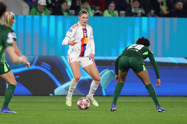 VfL vs Lyon, CL Women, Wolfsburg, 24 03 2026, Football, Women, VfL Wolfsburg vs Olympique Lyon, Champions League, Quarterfinals, Season 2025 2026, Jule Brand Lyon , Cora Zicai VfL Wolfsburg AOK Stadion Niedersachsen Germany