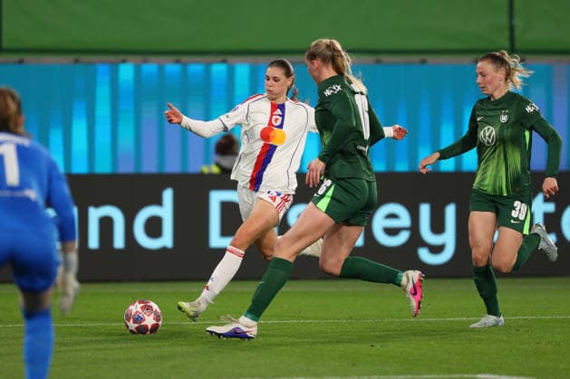 VfL vs Lyon, CL Women, Wolfsburg, 24 03 2026, Football, Women, VfL Wolfsburg vs Olympique Lyon, Champions League, Quarterfinals, Season 2025 2026, Jule Brand Lyon , Camilla Küver VfL Wolfsburg , Sarai Linder VfL Wolfsburg AOK Stadion Niedersachsen Germany