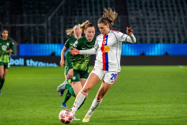 Germany, Football, UEFA, Womens Champions League, quarter-final, first leg 2025 2026 VfL Wolfsburg OL Lyonnes on 24 03 in Wolfsburg Volkswagen Arena Jule Brand OL Lyonnes 29 Sarai Linder VfL Wolfsburg 39 Copyright: xSvenxHeidmannx