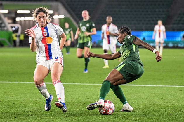 Soccer I Women I 2025 2026 season I Champions League I Quarter-finals I VfL Wolfsburg OL Lyonnes I 24 03 2026 duel Korbin Shrader 8, OL Lyonnes and Lineth Beerensteyn 9, VfL Wolfsburg Wolfsburg Volkswagen Arena Niedersachsen Germany Copyright: xLobeca InesxHähnelx