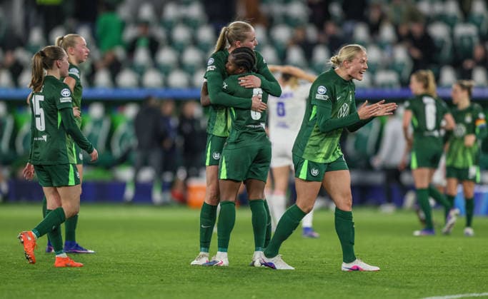 GER, Wolfsburg, VfL Wolfsburg vs Olympique Lyon, WomenÂs Champions League, Football, UEFA, Season 2025 2026, AOK Arena, Quarter-final, First leg in picture Joy and emotions after the victory at Vfl Wolfsburg DFB DFL REGULATIONS PROHIBIT ANY USE OF PHOTOGRAPHS AS IMAGE SEQUENCES AND OR QUASI VIDEO, 24 03 2026 Copyright: HMBxMedia HendrikxHamelau