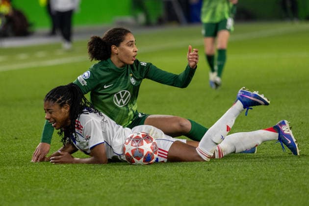 Germany Football UEFA Women™s Champions League 2025 2026, quarter-final VfL Wolfsburg vs OL Lyonnes Volkswagen Arena Wolfsburg Zicai Cora VfL Wolfsburg, 28 in a duel against Lawrence Ashley OL Lyonnes, 12 Copyright: xMichellexLukax