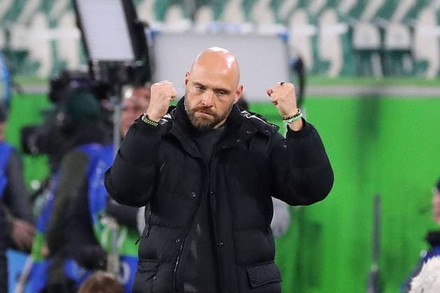 VfL vs Lyon, CL women, Wolfsburg, 24 03 2026, soccer, women, VfL Wolfsburg vs Olympique Lyon, Champions League, quarter-finals, 2025 2026 season, final cheer, head coach Stephan Lerch VfL Wolfsburg AOK Stadion Niedersachsen Germany