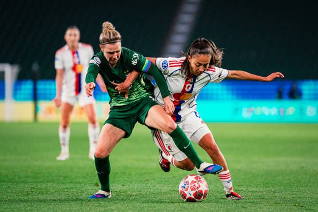 UWCL VfL Wolfsburg vs OL Lyonnes, 24 03 2026 Svenja Huth VfL Wolfsburg, 10 vs Selma Bacha OL Lyon, 4 UEFA Women s Champions League, quarter-final, first leg VfL Wolfsburg vs OL Lyonnes on 24 03 2026 at Volkswagen Arena, Wolfsburg DFB DFL REGULATIONS PROHIBIT ANY USE OF PHOTOGRAPHS AS IMAGE SEQUENCES AND OR QUASI VIDEO Copyright: xBEAUTIFULxSPORTS Tonhäuserx