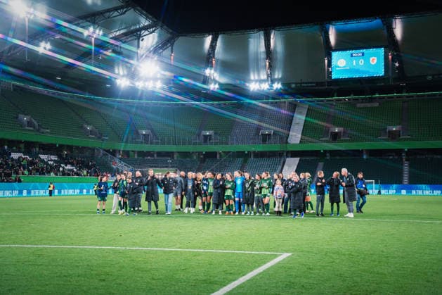 UWCL VfL Wolfsburg vs OL Lyonnes, 24 03 2026 The team goes to the fans with star filter UEFA Women s Champions League, quarter-final, first leg VfL Wolfsburg vs OL Lyonnes on 24 03 2026 at Volkswagen Arena, Wolfsburg DFB DFL REGULATIONS PROHIBIT ANY USE OF PHOTOGRAPHS AS IMAGE SEQUENCES AND OR QUASI VIDEO Copyright: xBEAUTIFULxSPORTS Tonhäuserx