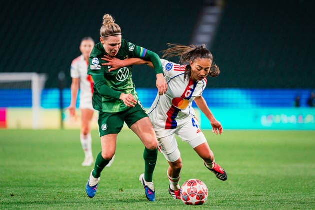 UWCL VfL Wolfsburg vs OL Lyonnes, 24 03 2026 Svenja Huth VfL Wolfsburg, 10 vs Selma Bacha OL Lyon, 4 UEFA Women s Champions League, quarter-final, first leg VfL Wolfsburg vs OL Lyonnes on 24 03 2026 at Volkswagen Arena, Wolfsburg DFB DFL REGULATIONS PROHIBIT ANY USE OF PHOTOGRAPHS AS IMAGE SEQUENCES AND OR QUASI VIDEO Copyright: xBEAUTIFULxSPORTS Tonhäuserx