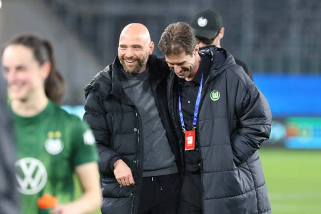 VfL vs Lyon, CL Women, Wolfsburg, 24 03 2026, Football, Women, VfL Wolfsburg vs Olympique Lyon, Champions League, Quarter-final, Season 2025 2026,Final cheer, Head Coach Stephan Lerch VfL Wolfsburg , Sports Director Ralf Kellermann VfL Wolfsburg AOK Stadion Niedersachsen Germany