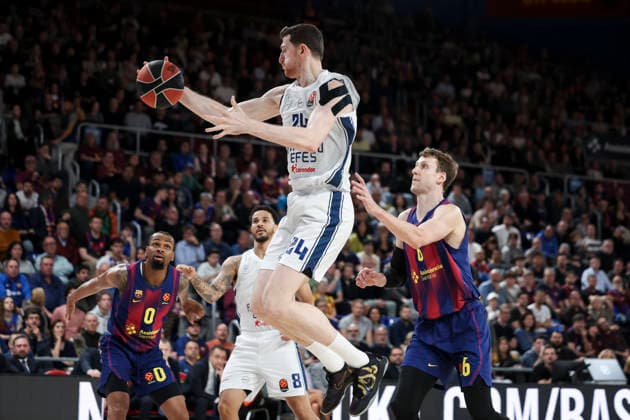 March 24, 2026, Barcelona, Barcelona, Spain: Ercan Osmani of Anadolu Efes Istanbul in action during the EuroLeague Regular Season Round 33 match played between FC Barcelona, Barca and Anadolu Efes Istanbul at Palau Blaugrana on March 24, 2026 in Barcelona, Spain. Barcelona Spain - ZUMAa181 20260324_zaa_a181_108 Copyright: xJavierxBorregox