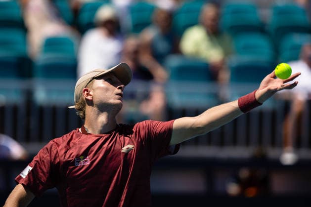2026 Miami Open Presented By Itau - Day 8 Martin Landaluce of Spain serves against Sebastian Korda of the United States during their match on Day 8 of the Miami Open at Hard Rock Stadium in Miami Gardens, Florida, on March 24, 2026. Miami Gardens FL United States  Copyright: xMauricioxPaizx originalFilename:paiz-miamiope260324_npT2w.jpg