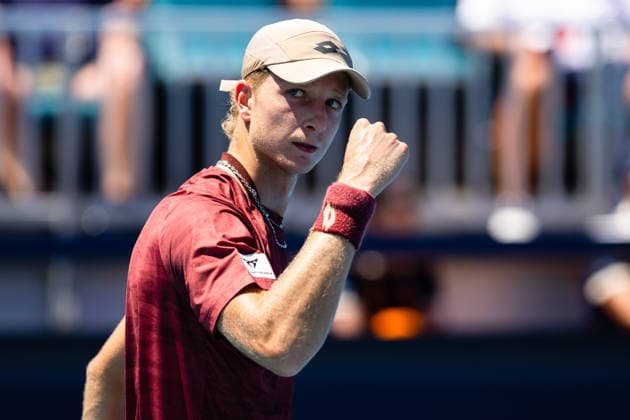 2026 Miami Open Presented By Itau - Day 8 Martin Landaluce of Spain pumps his fist during a match against Sebastian Korda of the United States on Day 8 of the Miami Open at Hard Rock Stadium in Miami Gardens, Florida, on March 24, 2026. Miami Gardens FL United States  Copyright: xMauricioxPaizx originalFilename:paiz-miamiope260324_npvJ7.jpg