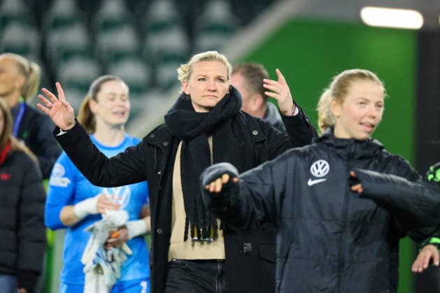 Wolfsburg, Germany 24 March 2026 UEFA Women™s Champions League quarter-final first round VfL Wolfsburg Women vs OL Lyonnes In the picture The injured Alexandra Popp VfL celebrating after the victory against OL Lyonnes in Wolfsburg Copyright: HMBxMedia MadeleinexFantini
