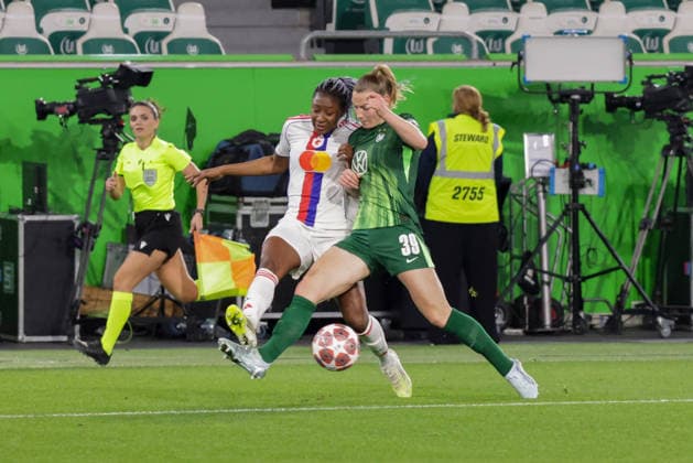 24 03 2026, xgrfx, Football UEFA Women s Champions League Quarterfinals , VfL Wolfsburg OL Lyonnes v l Diani Kadidiatou OL Lyonnes , Sarai Linder VfL Wolfsburg DFL DFB REGULATIONS PROHIBIT ANY USE OF PHOTOGRAPHS as IMAGE SEQUENCES and or QUASI VIDEO Wolfsburg