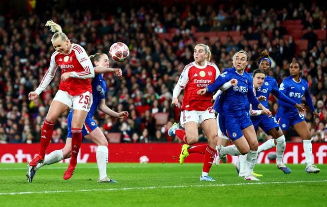 Stina Blackstenius of Arsenal scores a goal to make the score 1-0. Arsenal Women v Chelsea Women, UEFA Women s Champions League, Quarter Final, First Leg, Football, Emirates Stadium, London, UK - 24 Mar 2026London Emirates Stadium United Kingdom EDITORIAL USE ONLY No use with unauthorised audio, video, data, fixture lists, club league logos or live services. Online in-match use limited to 120 images, no video emulation. No use in betting, games or single club league player publications.  Copyright: xJamesxMarsh Shutterstockx 16787096ac
