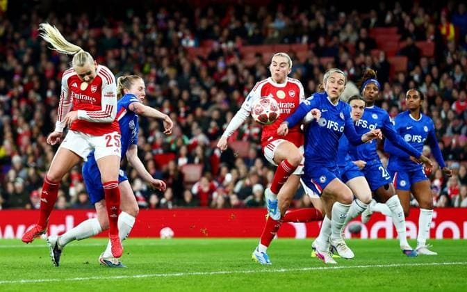 Stina Blackstenius of Arsenal scores a goal to make the score 1-0. Arsenal Women v Chelsea Women, UEFA Women s Champions League, Quarter Final, First Leg, Football, Emirates Stadium, London, UK - 24 Mar 2026London Emirates Stadium United Kingdom EDITORIAL USE ONLY No use with unauthorised audio, video, data, fixture lists, club league logos or live services. Online in-match use limited to 120 images, no video emulation. No use in betting, games or single club league player publications.  Copyright: xJamesxMarsh Shutterstockx 16787096ad