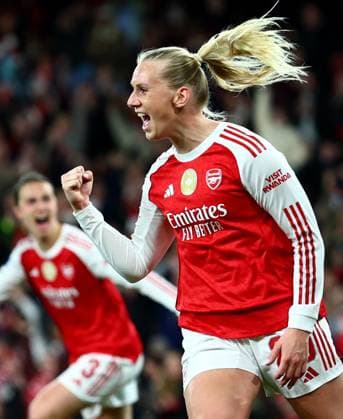 Stina Blackstenius of Arsenal celebrates scoring a goal after making the score 1-0. Arsenal Women v Chelsea Women, UEFA Women s Champions League, Quarter Final, First Leg, Football, Emirates Stadium, London, UK - 24 Mar 2026London Emirates Stadium United Kingdom EDITORIAL USE ONLY No use with unauthorised audio, video, data, fixture lists, club league logos or live services. Online in-match use limited to 120 images, no video emulation. No use in betting, games or single club league player publications.  Copyright: xJamesxMarsh Shutterstockx 16787096af
