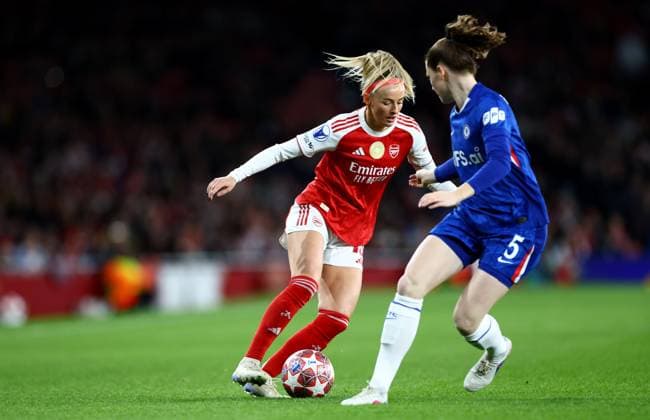 Chloe Kelly of Arsenal. Arsenal Women v Chelsea Women, UEFA Women s Champions League, Quarter Final, First Leg, Football, Emirates Stadium, London, UK - 24 Mar 2026London Emirates Stadium United Kingdom EDITORIAL USE ONLY No use with unauthorised audio, video, data, fixture lists, club league logos or live services. Online in-match use limited to 120 images, no video emulation. No use in betting, games or single club league player publications.  Copyright: xJamesxMarsh Shutterstockx 16787096an
