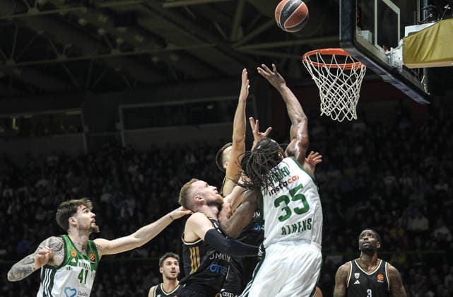 Dubai Basketball v Panathinaikos Aktor Athens - Euroleague SARAJEVO, BOSNIA AND HERZEGOVINA - MARCH 24: Kenneth Faried (35) of Panathinaikos AKTOR Athens in action during the EuroLeague match between Dubai Basketball and Panathinaikos Aktor Athens at Zetra Arena on March 24, 2026 in Sarajevo, Bosnia and Herzegovina. Samir Jordamovic Anadolu Sarajevo Bosnia and Herzegovina. Editorial use only. Please get in touch for any other usage.  Copyright: x2026xAnadoluxSamirxJordamovicx