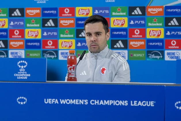Germany Football UEFA Women™s Champions League 2025 2026, quarter-final VfL Wolfsburg vs OL Lyonnes Volkswagen Arena Wolfsburg Giraldez Jonatan OL Lyonnes, coach in the press conference Copyright: xMichellexLukax