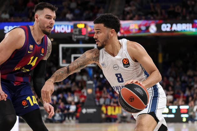 March 24, 2026, Barcelona, Barcelona, Spain: Nick Weiler-Babb of Anadolu Efes Istanbul and Willy Hernangomez of FC Barcelona, Barca in action during the EuroLeague Regular Season Round 33 match played between FC Barcelona and Anadolu Efes Istanbul at Palau Blaugrana on March 24, 2026 in Barcelona, Spain. Barcelona Spain - ZUMAa181 20260324_zaa_a181_161 Copyright: xJavierxBorregox