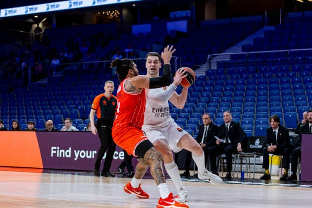 ESP Real Madrid v Hapoel IBI Tel Aviv Euroleague Mario Hezonja of Real Madrid and Ish Wainright of Hapoel Tel Aviv during the Euroleague match, between Real Madrid and Hapoel IBI Tel Aviv played at Movistar Arena Stadium on March 24, 2026 in Madrid Spain Madrid Spain Basketball Copyright: xAlbaxPachecox xAgenciaxLOFx