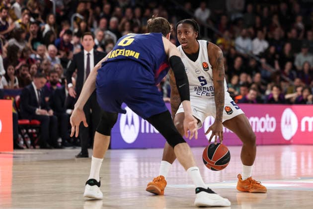 March 24, 2026, Barcelona, Barcelona, Spain: Saben Lee of Anadolu Efes Istanbul in action during the EuroLeague Regular Season Round 33 match played between FC Barcelona, Barca and Anadolu Efes Istanbul at Palau Blaugrana on March 24, 2026 in Barcelona, Spain. Barcelona Spain - ZUMAa181 20260324_zaa_a181_172 Copyright: xJavierxBorregox