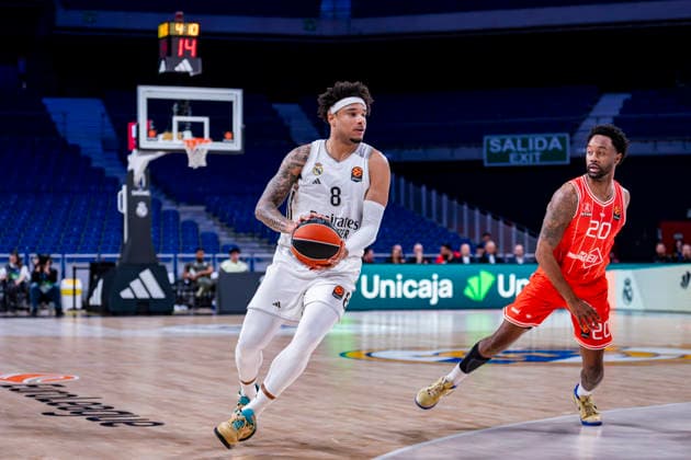 Real Madrid v Hapoel Ibi Tel Aviv - Euroleague 2025 2026 Chuma Okeke of Real Madrid in action with the ball during the EuroLeague Regular Season Round 33 match between Real Madrid and Hapoel Ibi Tel Aviv at Movistar Arena on March 24, 2026 in Madrid, Spain. Madrid Movistar Arena Madrid Spain Copyright: xAlbertoxGardinx AGardin_20260324_Basket_Euroleague_Rea_Mad_Hapo_0507
