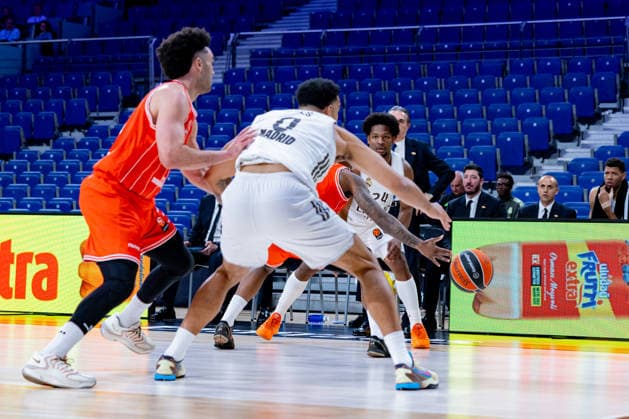 ESP Real Madrid v Hapoel IBI Tel Aviv Euroleague Andres Feliz and Trey Lyles of Real Madrid during the Euroleague match, between Real Madrid and Hapoel IBI Tel Aviv played at Movistar Arena Stadium on March 24, 2026 in Madrid Spain Madrid Spain Basketball Copyright: xAlbaxPachecox xAgenciaxLOFx