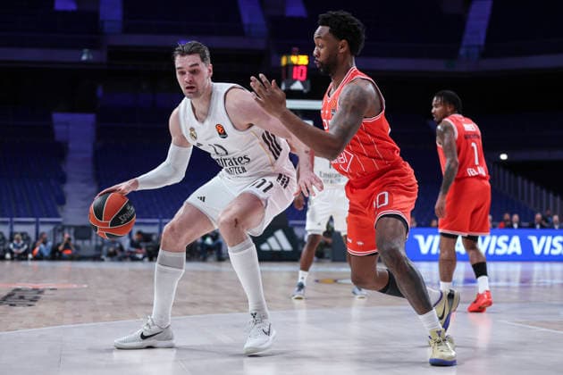 March 24, 2026, Madrid, Madrid, Spain: Mario Hezonja of Real Madrid and Levi Randolph of Hapoel IBI Tel Aviv in action during the Turkish Airlines EuroLeague match between Real Madrid and Hapoel IBI Tel Aviv at Movistar Arena on March 24, 2026 in Madrid, Spain. Madrid Spain - ZUMAa181 20260324_zaa_a181_189 Copyright: xIrinaxR.xHipolitox