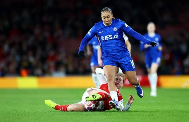 Lotte Wubben-Moy of Arsenal and Lauren James of Chelsea. Arsenal Women v Chelsea Women, UEFA Women s Champions League, Quarter Final, First Leg, Football, Emirates Stadium, London, UK - 24 Mar 2026London Emirates Stadium United Kingdom EDITORIAL USE ONLY No use with unauthorised audio, video, data, fixture lists, club league logos or live services. Online in-match use limited to 120 images, no video emulation. No use in betting, games or single club league player publications.  Copyright: xJamesxMarsh Shutterstockx 16787096bb