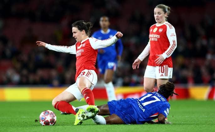 Lotte Wubben-Moy of Arsenal and Sandy Baltimore of Chelsea. Arsenal Women v Chelsea Women, UEFA Women s Champions League, Quarter Final, First Leg, Football, Emirates Stadium, London, UK - 24 Mar 2026London Emirates Stadium United Kingdom EDITORIAL USE ONLY No use with unauthorised audio, video, data, fixture lists, club league logos or live services. Online in-match use limited to 120 images, no video emulation. No use in betting, games or single club league player publications.  Copyright: xJamesxMarsh Shutterstockx 16787096bd