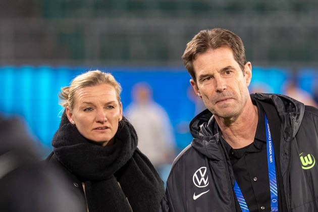 Germany, Football, UEFA, Womens Champions League, quarter-finals, first leg 2025 2026 VfL Wolfsburg OL Lyonnes on 24 03 in Wolfsburg Volkswagen Arena Alexandra Popp VfL Wolfsburg 11 and Ralf Kellermann Both from next season at Borussia Dortmund BVB Copyright: xSvenxHeidmannx