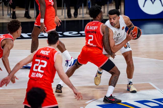 Real Madrid v Hapoel Ibi Tel Aviv - Euroleague 2025 2026 Trey Lyles of Real Madrid (R) in action with the ball defended by Antonio Blakeney of Hapoel Ibi Tel Aviv (L) during the EuroLeague Regular Season Round 33 match between Real Madrid and Hapoel Ibi Tel Aviv at Movistar Arena on March 24, 2026 in Madrid, Spain. Madrid Movistar Arena Madrid Spain Copyright: xAlbertoxGardinx AGardin_20260324_Basket_Euroleague_Rea_Mad_Hapo_0973