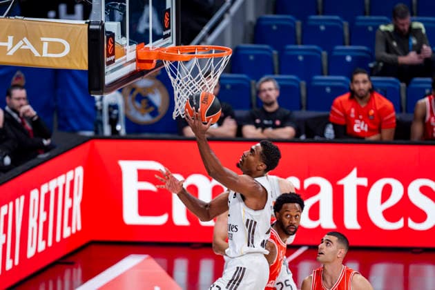 Real Madrid v Hapoel Ibi Tel Aviv - Euroleague 2025 2026 Theo Maledon of Real Madrid in action with the ball during the EuroLeague Regular Season Round 33 match between Real Madrid and Hapoel Ibi Tel Aviv at Movistar Arena on March 24, 2026 in Madrid, Spain. Madrid Movistar Arena Madrid Spain Copyright: xAlbertoxGardinx AGardin_20260324_Basket_Euroleague_Rea_Mad_Hapo_0995
