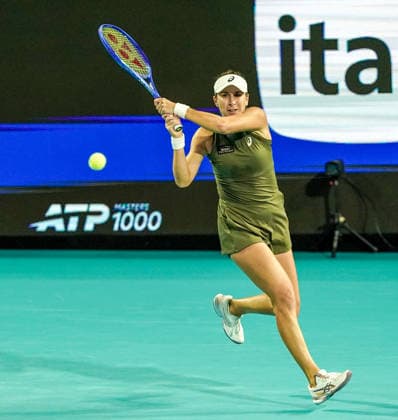 March 24, 2026, Miami Gardens, Florida, USA: Belinda Bencic (SUI) returns a shot to Coco Gauff (not pictured) during the women s quarterfinals singles match at the 2026 Miami Open presented by Itau at Hard Rock Stadium. Miami Gardens USA - ZUMAw109 20260324_fap_w109_004 Copyright: xDebbyxWongx