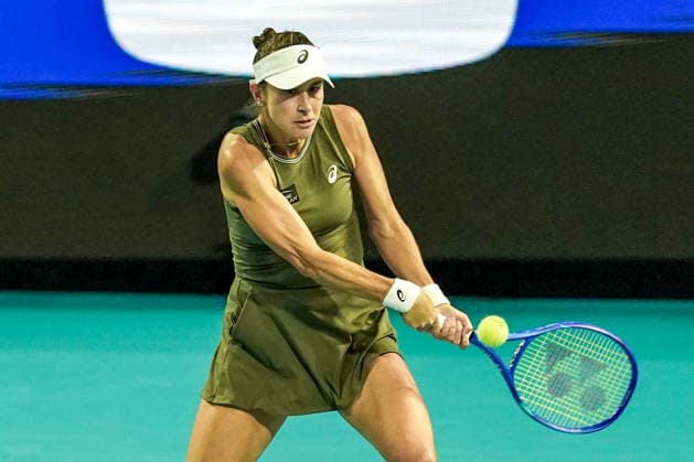 March 24, 2026, Miami Gardens, Florida, USA: Belinda Bencic (SUI) returns a shot to Coco Gauff (not pictured) during the women s quarterfinals singles match at the 2026 Miami Open presented by Itau at Hard Rock Stadium. Miami Gardens USA - ZUMAw109 20260324_fap_w109_002 Copyright: xDebbyxWongx