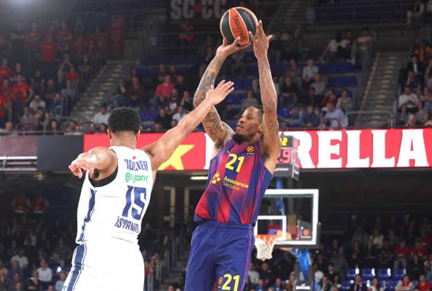 FC Barcelona, Barca v Anadolu Efes Istanbul - Euroleague 2025 2026 Will Clyburn and PJ Dozier play during the match between FC Barcelona and Anadolu Efes Istanbul, corresponding to round 32 of the Euroleague, at the Palau Blaugrana in Barcelona, Spain, on March 24, 2026. Barcelona Barcelona Spain  Copyright: xUrbanandsportx originalFilename:urbanandsport-fcbarcel260324_npycX.jpg