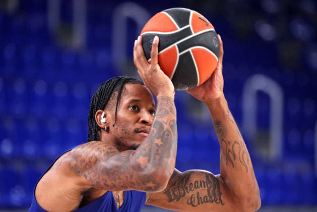 FC Barcelona, Barca v Anadolu Efes Istanbul - Euroleague 2025 2026 Will Clyburn trains during the match between FC Barcelona and Anadolu Efes Istanbul, corresponding to round 32 of the Euroleague, at the Palau Blaugrana in Barcelona, Spain, on March 24, 2026. Barcelona Barcelona Spain  Copyright: xUrbanandsportx originalFilename:urbanandsport-fcbarcel260324_npCTg.jpg