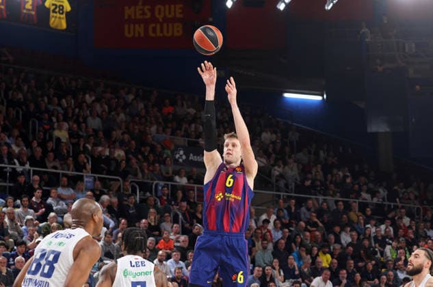 FC Barcelona, Barca v Anadolu Efes Istanbul - Euroleague 2025 2026 Jan Vesely plays during the match between FC Barcelona and Anadolu Efes Istanbul, corresponding to round 32 of the Euroleague, at the Palau Blaugrana in Barcelona, Spain, on March 24, 2026. Barcelona Barcelona Spain  Copyright: xUrbanandsportx originalFilename:urbanandsport-fcbarcel260324_nptfs.jpg