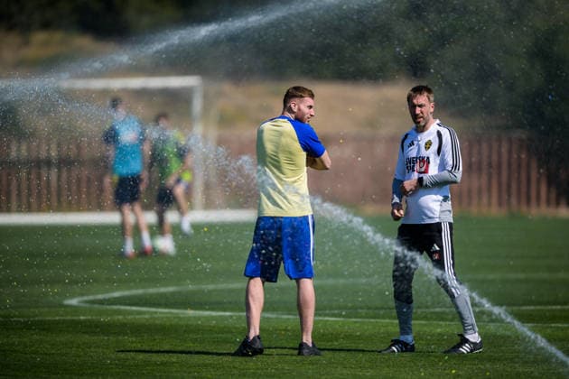 260325 Injured player Dejan Kulusevski and head coach Graham Potter of the Swedish national football team during a training session on March 25, 2026 in Valencia Photo Joel Marklund BILDBYRAN kod JM JM0806 bbeng fotboll football soccer fotball vm kval fifa world cup qualifier qualifier träning practice training sverige sweden sverige a  Copyright: JOELxMARKLUND BB260325JM008