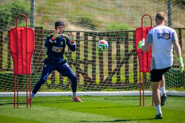 260325 Goalkeeper Noel Törnqvist of the Swedish national football team during a training session on March 25, 2026 in Valencia Photo Joel Marklund BILDBYRAN code JM JM0806 bbeng fotboll football soccer fotball vm kval fifa world cup qualifier qualifier träning practice training sverige sweden sverige a  Copyright: JOELxMARKLUND BB260325JM028