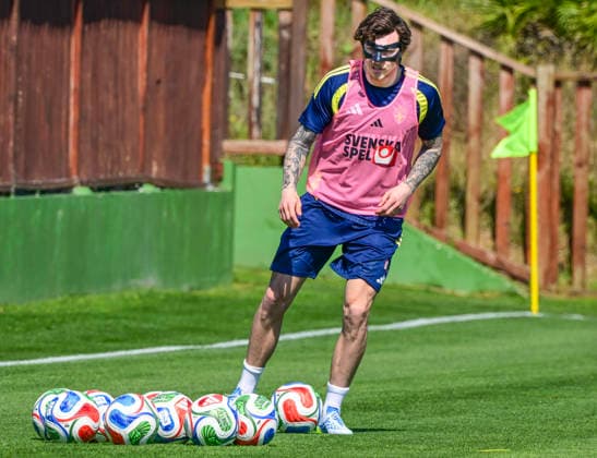 VALENCIA 20260325 Team captain Victor Nilsson Lindelöf during the national football teams training at a training facility outside Valencia ahead of Thursdays World Cup qualifying playoff against Ukraine VALENCIA SPAIN x10030x  Copyright: xJonasxEkströmer TTx VM-KVAL HERRLANDSLAGET TRÄNING