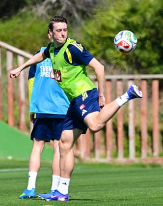 VALENCIA 20260325 Elliot Stroud during the national soccer teams training at a training facility outside Valencia ahead of Thursdays World Cup qualifying playoff against Ukraine VALENCIA SPAIN x10030x  Copyright: xJonasxEkströmer TTx VM-KVAL HERRLANDSLAGET TRÄNING