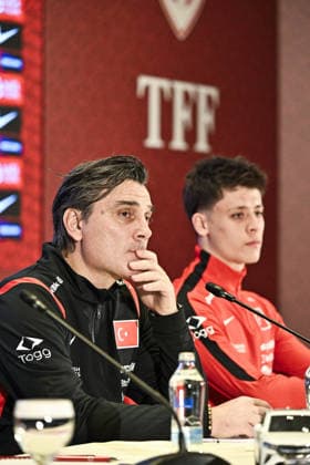 Ahead of Turkiye v Romania - 2026 FIFA World Cup, WM, Weltmeisterschaft, Fussball European Qualifiers ISTANBUL, TURKIYE - MARCH 25: Head Coach of Turkiye Vincenzo Montella (L) and Arda Guler (R) of Turkiye attend a press conference, PK, Pressekonferenz ahead of the 2026 FIFA World Cup European Qualifiers playoff round against Romania at Hasan Dogan National Teams Training and Education Facilities in Istanbul, Turkiye on March 25, 2026. Muhammed Enes Yildirim Anadolu Istanbul Turkey. Editorial use only. Please get in touch for any other usage.  Copyright: x2026xAnadoluxMuhammedxEnesxYildirimx