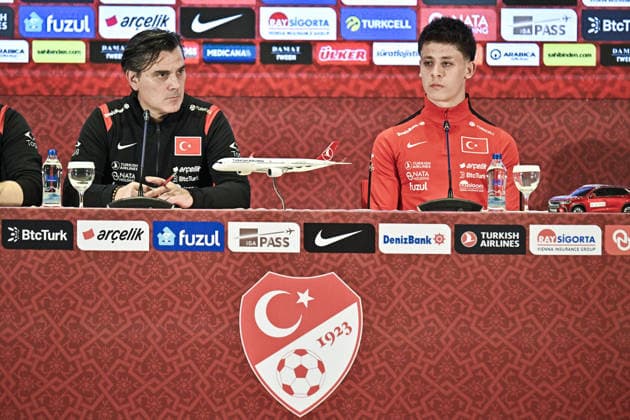 Ahead of Turkiye v Romania - FIFA World Cup, WM, Weltmeisterschaft, Fussball European Qualifiers ISTANBUL, TURKIYE - MARCH 25: Arda Guler (R) and Head Coach Vincenzo Montella (L) of Turkiye speaks during a press conference, PK, Pressekonferenz ahead of the 2026 FIFA World Cup European Qualifiers playoff round against Romania at Hasan Dogan National Teams Training and Education Facilities in Istanbul, Turkiye on March 25, 2026. Muhammed Enes Yildirim Anadolu Istanbul Turkey. Editorial use only. Please get in touch for any other usage.  Copyright: x2026xAnadoluxMuhammedxEnesxYildirimx
