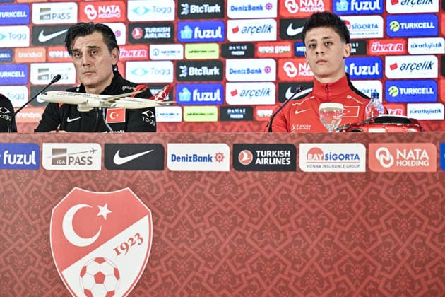 Ahead of Turkiye v Romania - FIFA World Cup, WM, Weltmeisterschaft, Fussball European Qualifiers ISTANBUL, TURKIYE - MARCH 25: Arda Guler (R) and Head Coach Vincenzo Montella (L) of Turkiye speaks during a press conference, PK, Pressekonferenz ahead of the 2026 FIFA World Cup European Qualifiers playoff round against Romania at Hasan Dogan National Teams Training and Education Facilities in Istanbul, Turkiye on March 25, 2026. Muhammed Enes Yildirim Anadolu Istanbul Turkey. Editorial use only. Please get in touch for any other usage.  Copyright: x2026xAnadoluxMuhammedxEnesxYildirimx