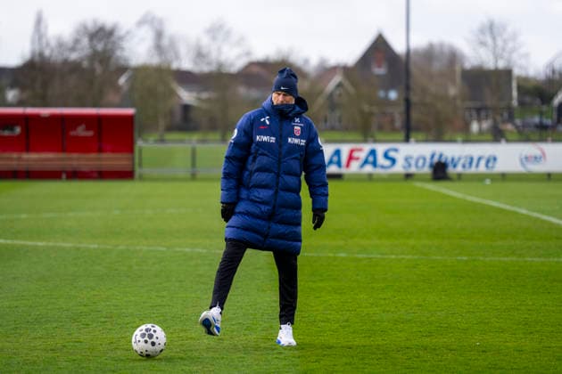 Training with the Norwegian men s national football team Amsterdam , Netherlands 20260325 Norway national team manager Stale Solbakken during a training session with the Norwegian men s national football team at the AZ Alkmaar training Complex Photo Fredrik Varfjell NTB Amsterdam Netherlands EDITORIAL USE ONLY RESTRICTED USE FOR BETTING COMPANIES  Copyright: xFredrikxVarfjellx xNTBx