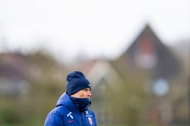 Training with the Norwegian men s national football team Amsterdam , Netherlands 20260325 Norway national team manager Stale Solbakken during a training session with the Norwegian men s national football team at the AZ Alkmaar training Complex Photo Fredrik Varfjell NTB Amsterdam Netherlands EDITORIAL USE ONLY RESTRICTED USE FOR BETTING COMPANIES  Copyright: xFredrikxVarfjellx xNTBx