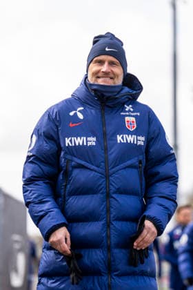 Training with the Norwegian men s national football team Amsterdam , Netherlands 20260325 Norway national team manager Stale Solbakken during a training session with the Norwegian men s national football team at the AZ Alkmaar training Complex Photo Fredrik Varfjell NTB Amsterdam Netherlands EDITORIAL USE ONLY RESTRICTED USE FOR BETTING COMPANIES  Copyright: xFredrikxVarfjellx xNTBx