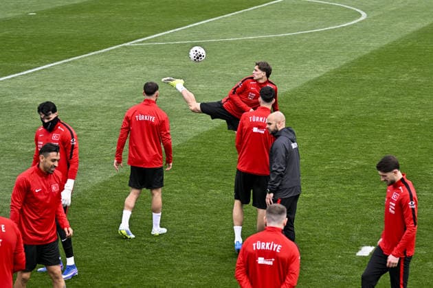 Turkiye s final training session in Istanbul ahead of Romania match ISTANBUL, TURKIYE - MARCH 25: Kenan Yildiz of Turkiye attends the team s final training session at the TFF Hasan Dogan National Teams Camp and Training Facilities in Istanbul, Turkiye on March 25, 2026. The session was held ahead of the 2026 FIFA World Cup, WM, Weltmeisterschaft, Fussball European Qualifiers play-off semi-final match against Romania. Muhammed Enes Yildirim Anadolu Istanbul Turkey. Editorial use only. Please get in touch for any other usage.  Copyright: x2026xAnadoluxMuhammedxEnesxYildirimx